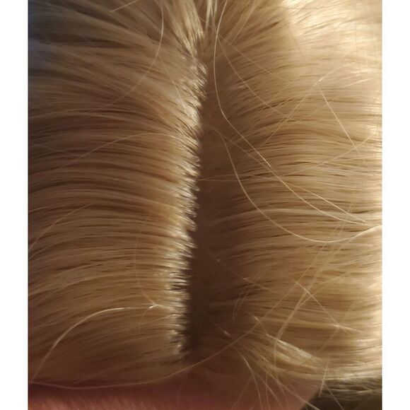 Fashion blond synthetic wig approx 20 inch long. New in bag. Cosplay etc. - Picture 6 of 9